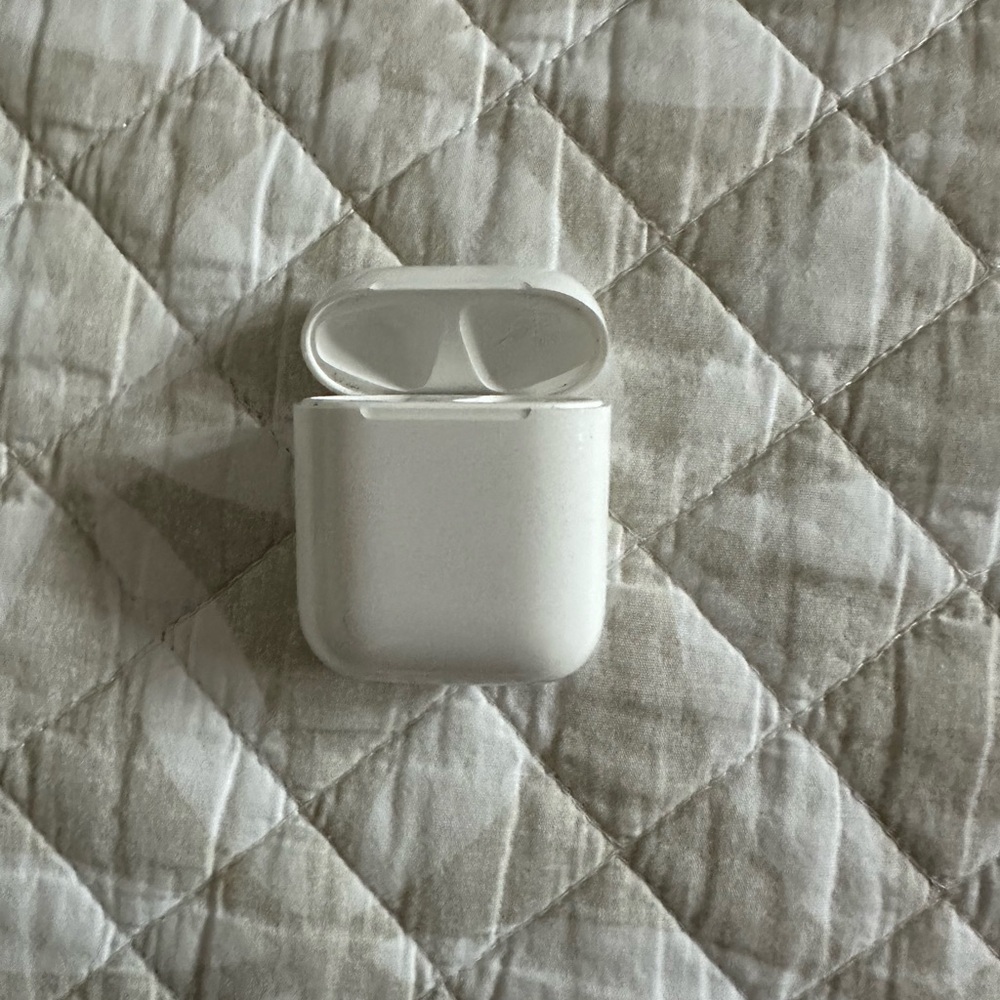 Apple AirPods Wireless Earbuds Charging Case